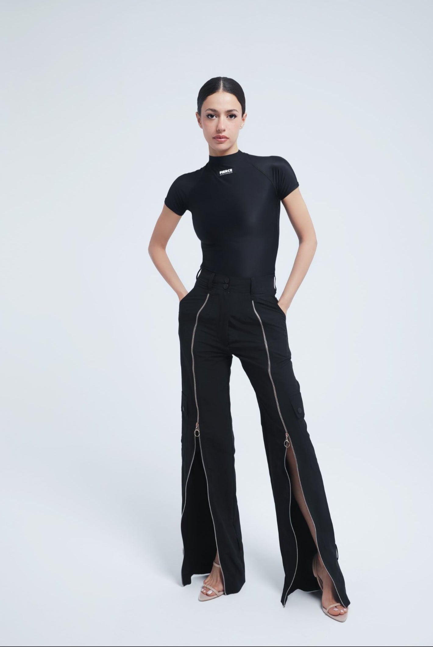 Street-style cargo pants with ankle belts and front zip closure - Aero