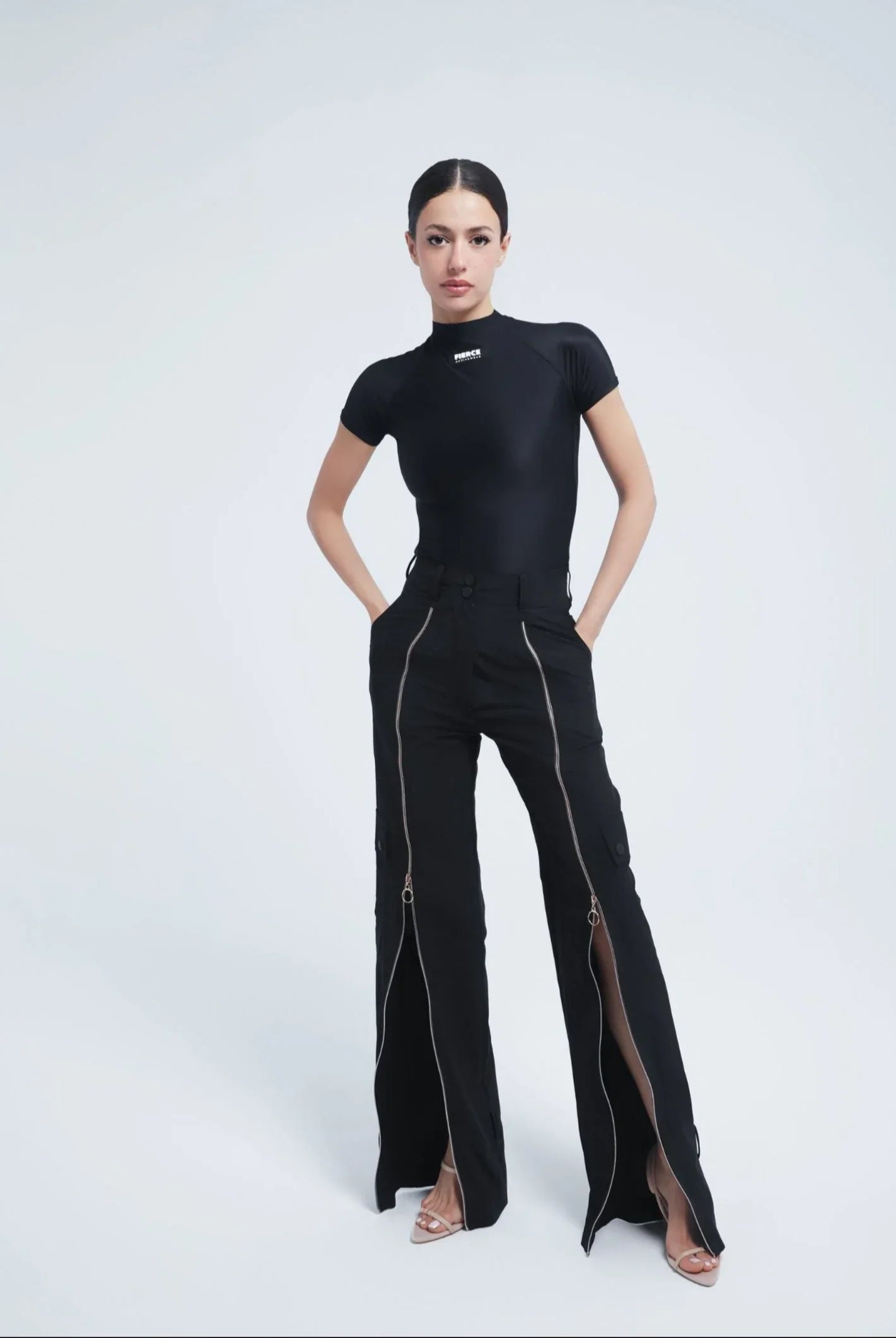 Street-style cargo pants with ankle belts and front zip closure - Aero