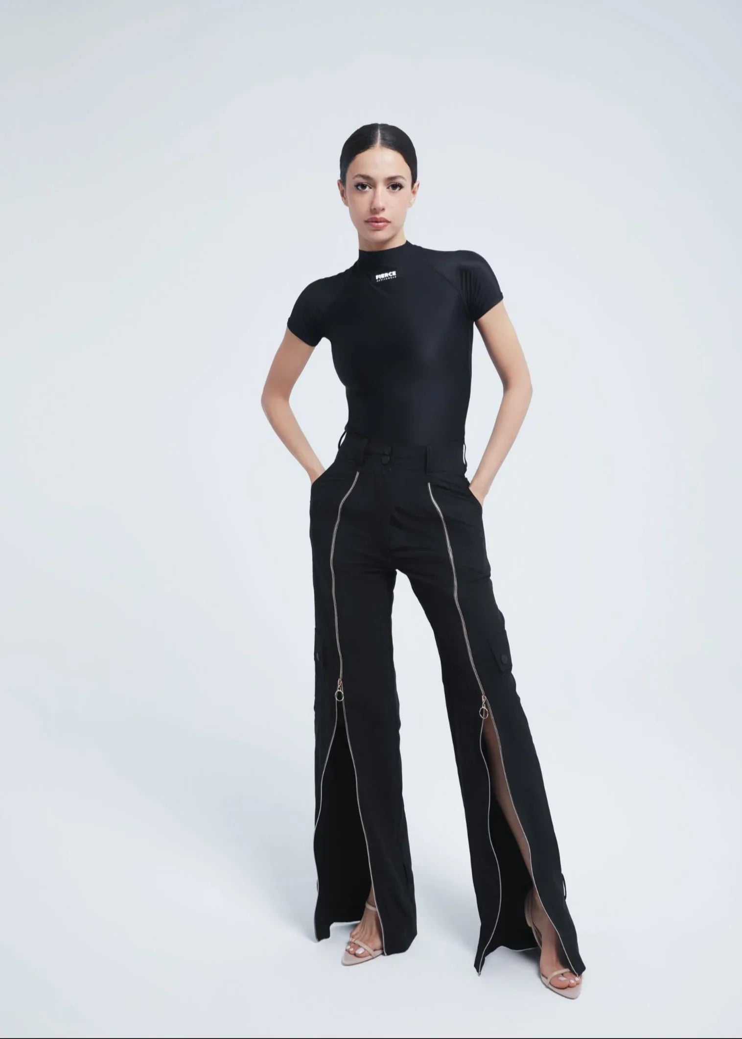 Street-style cargo pants with ankle belts and front zip closure - Aero