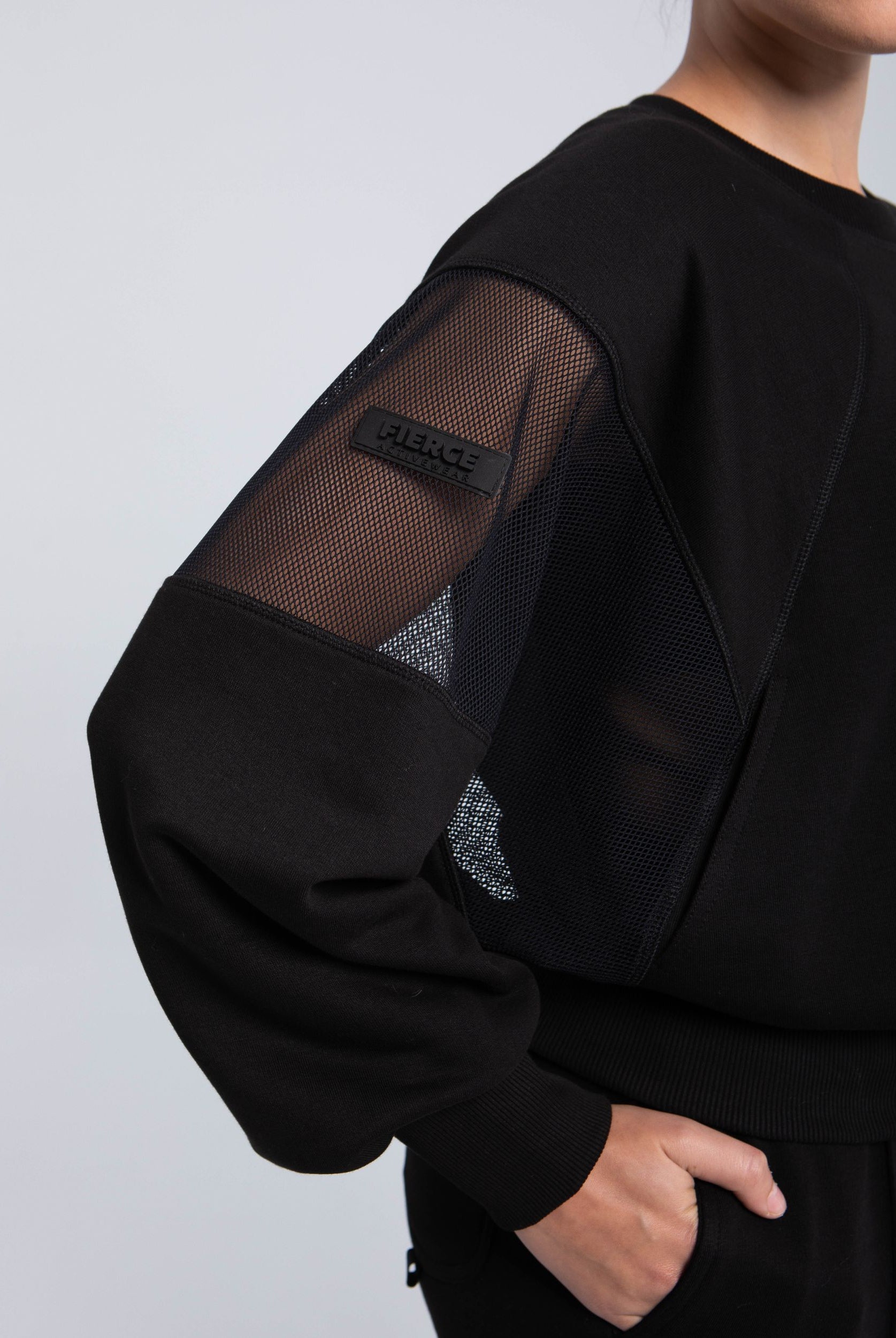 Close-up mesh sleeve with logo patch