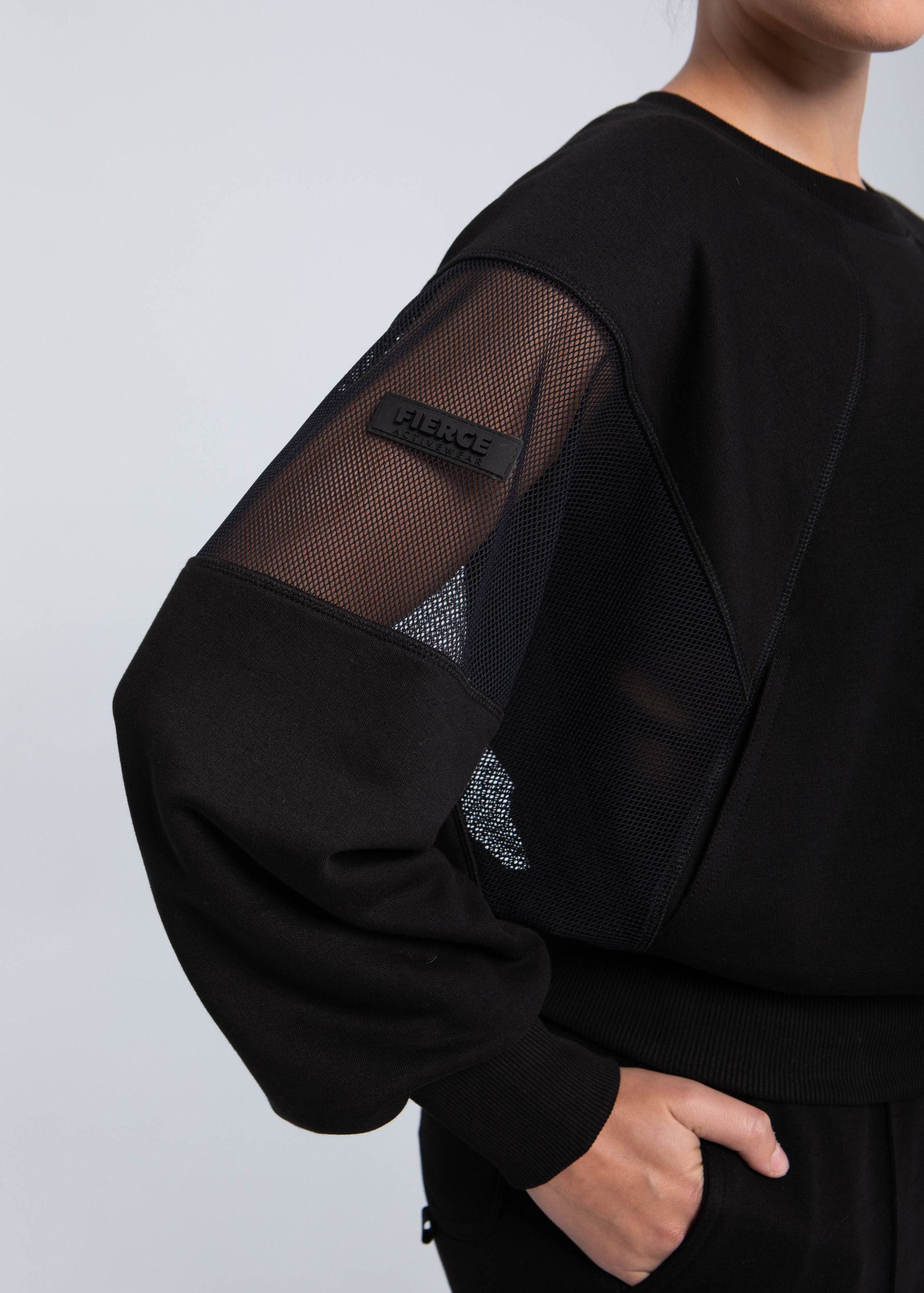 Close-up mesh sleeve with logo patch