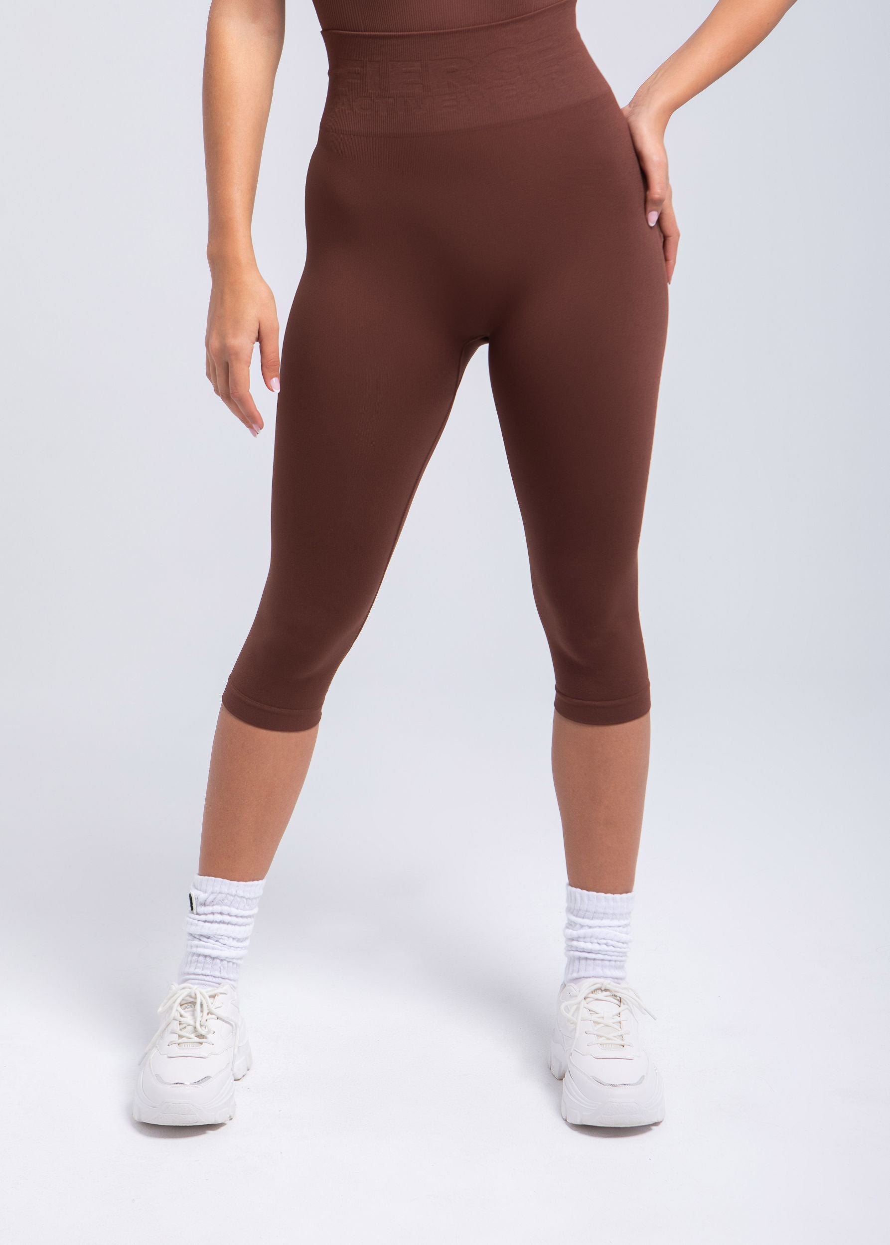 Second Skin Shaping Capri Leggings | Seamless Sculpt Fit