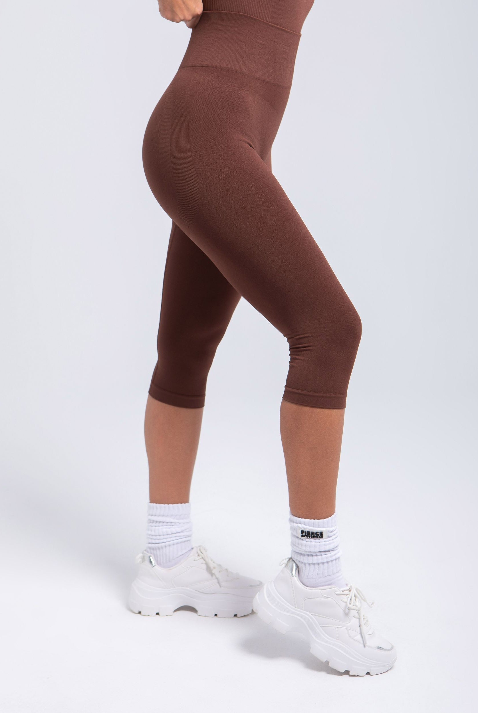 Second Skin Shaping Capri Leggings | Seamless Sculpt Fit