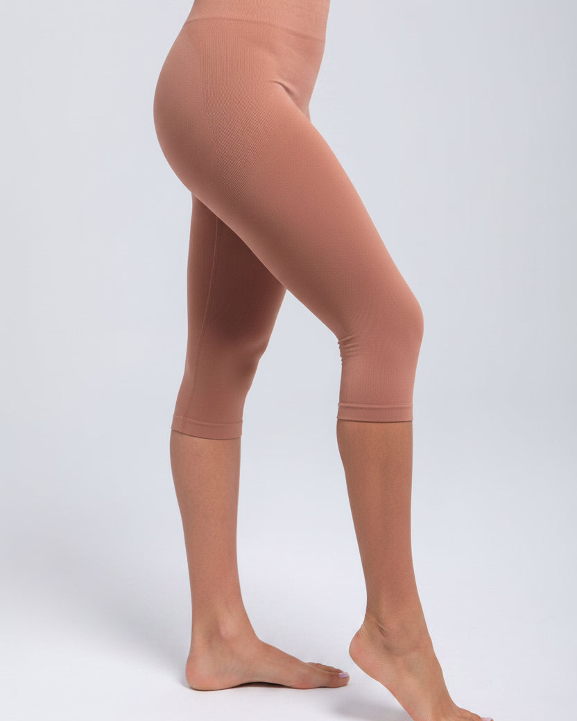 Second Skin Shaping Capri Leggings | Seamless Sculpt Fit