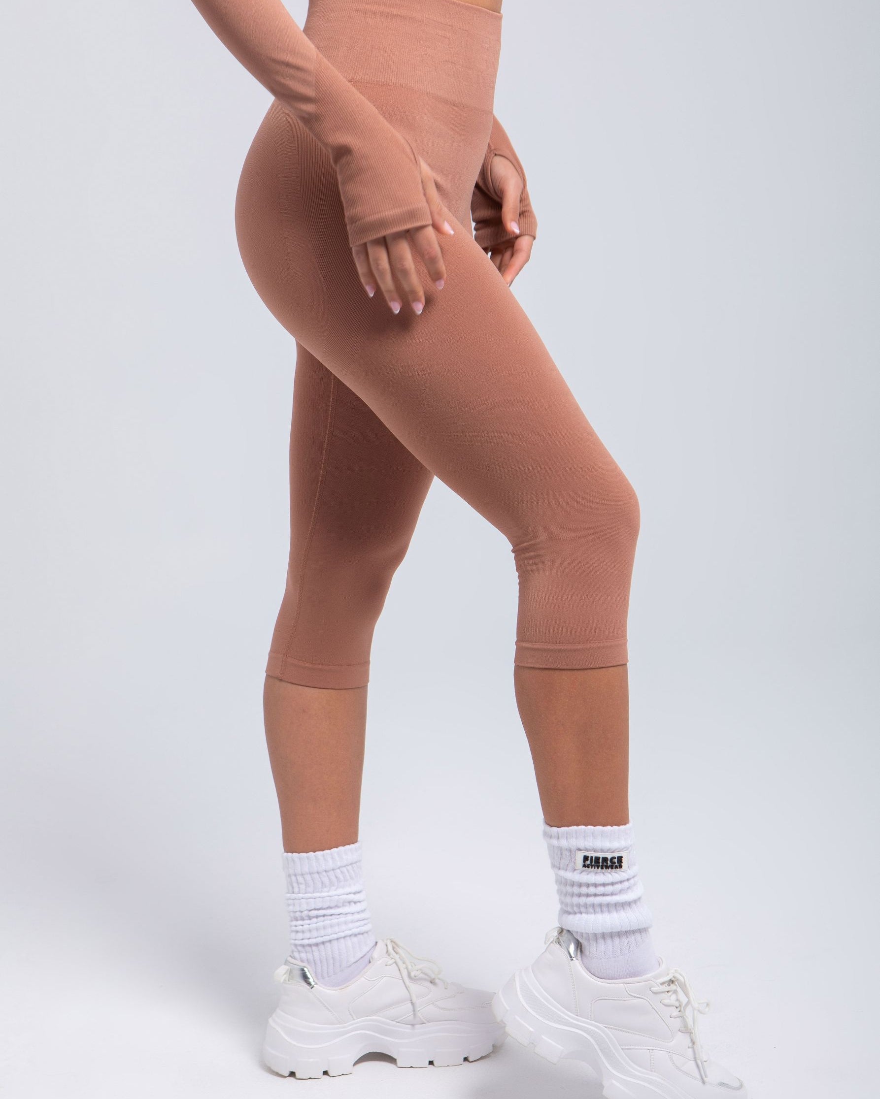 Second Skin Shaping Capri Leggings | Seamless Sculpt Fit
