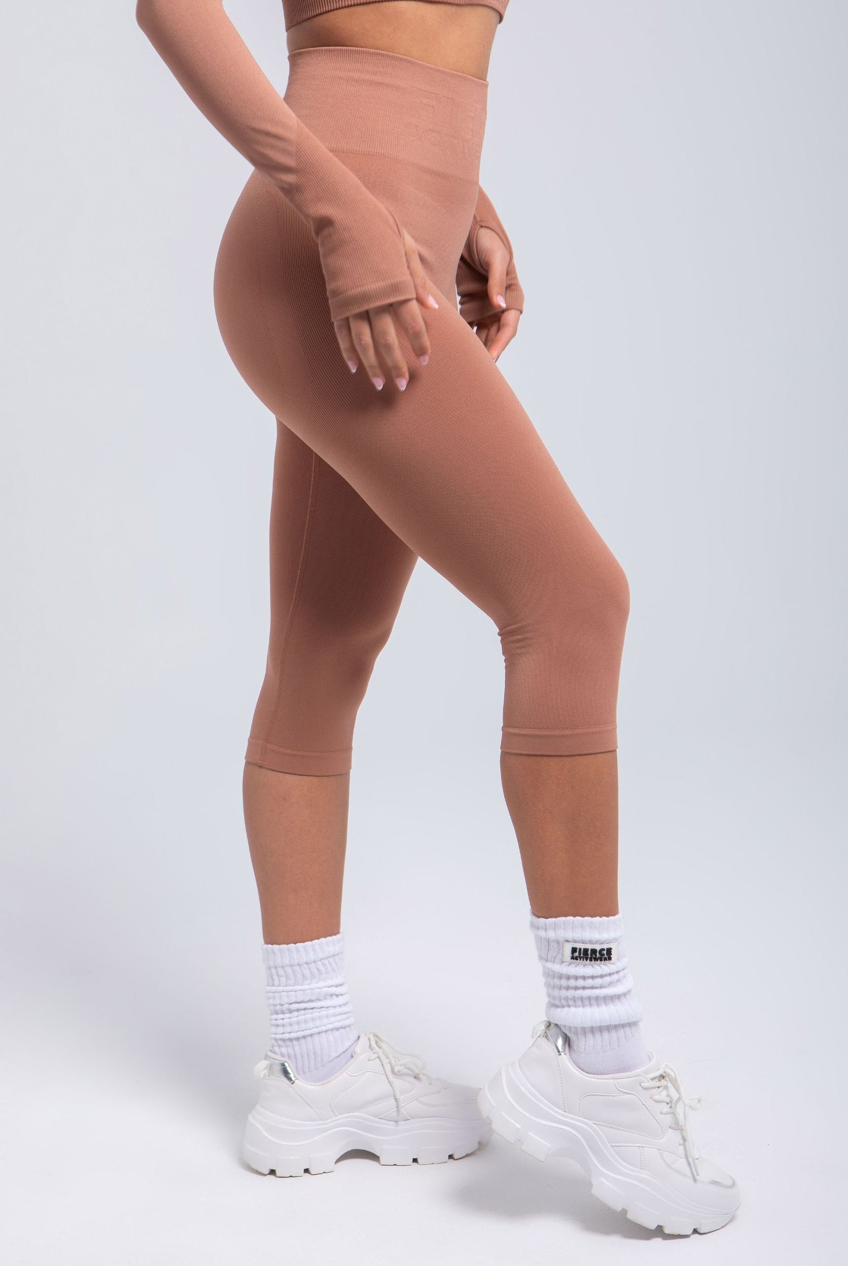 Second Skin Shaping Capri Leggings | Seamless Sculpt Fit