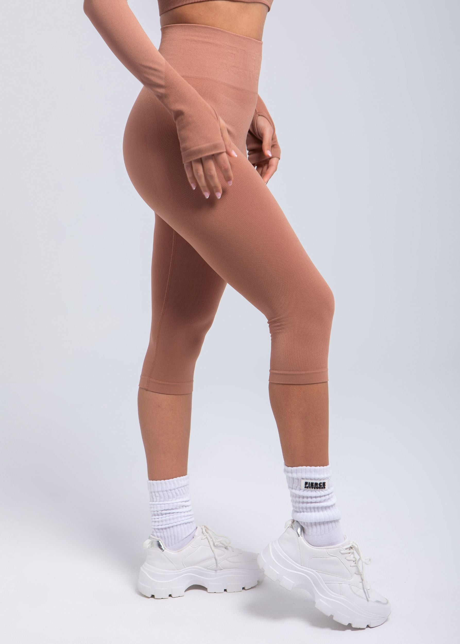 Second Skin Shaping Capri Leggings | Seamless Sculpt Fit