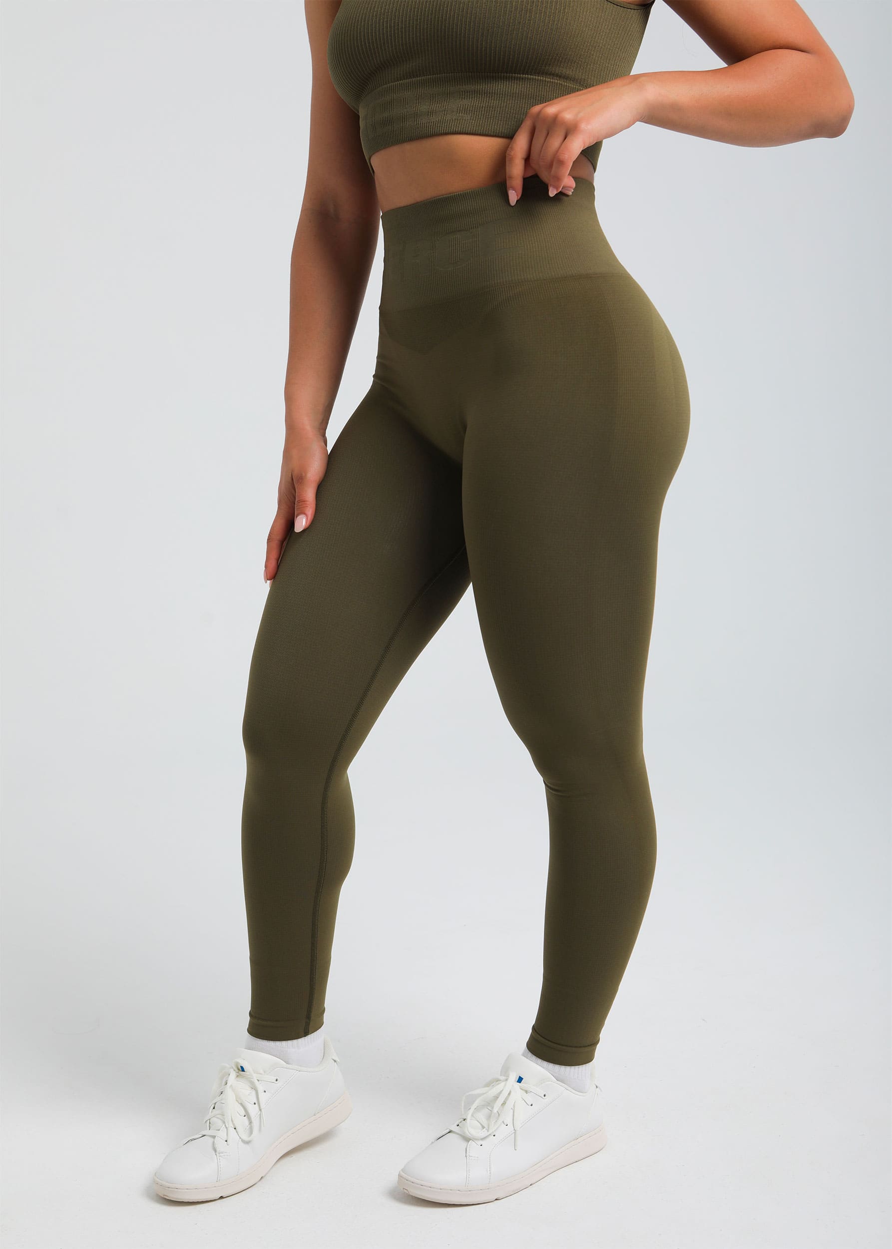 Second Skin shaping legging — seamless compressive