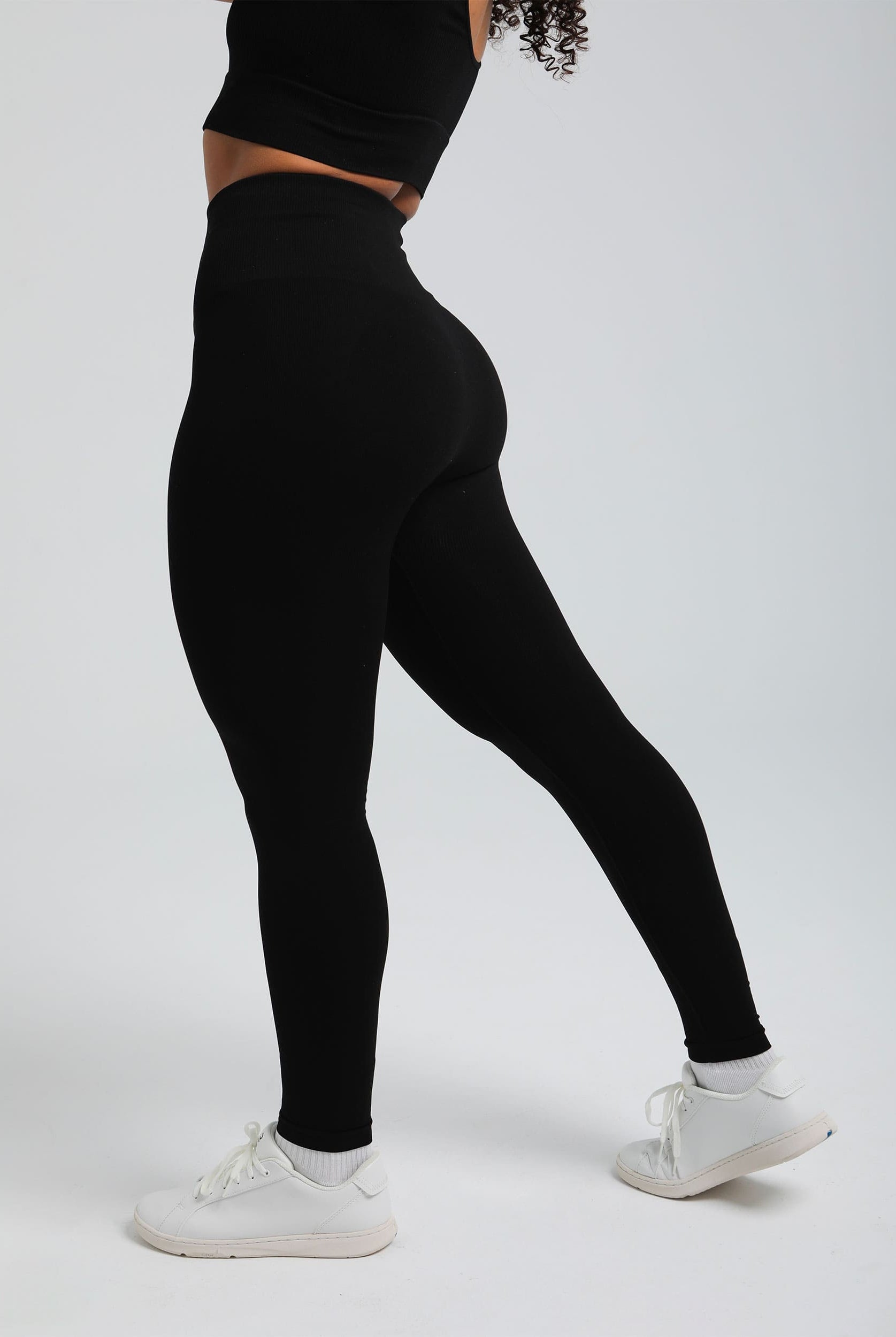 Second Skin shaping legging — seamless compressive