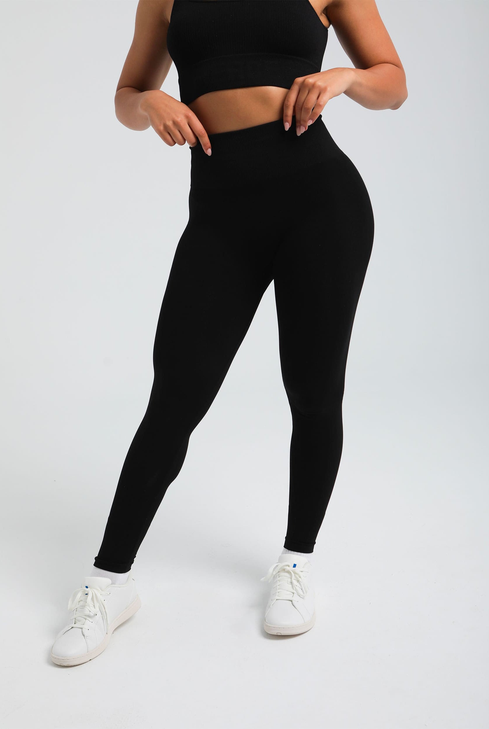 Second Skin shaping legging — seamless compressive
