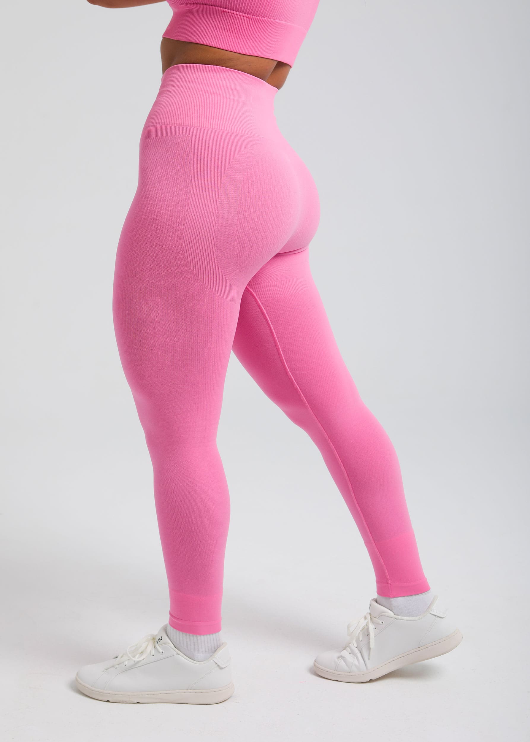 Second Skin shaping legging — seamless compressive
