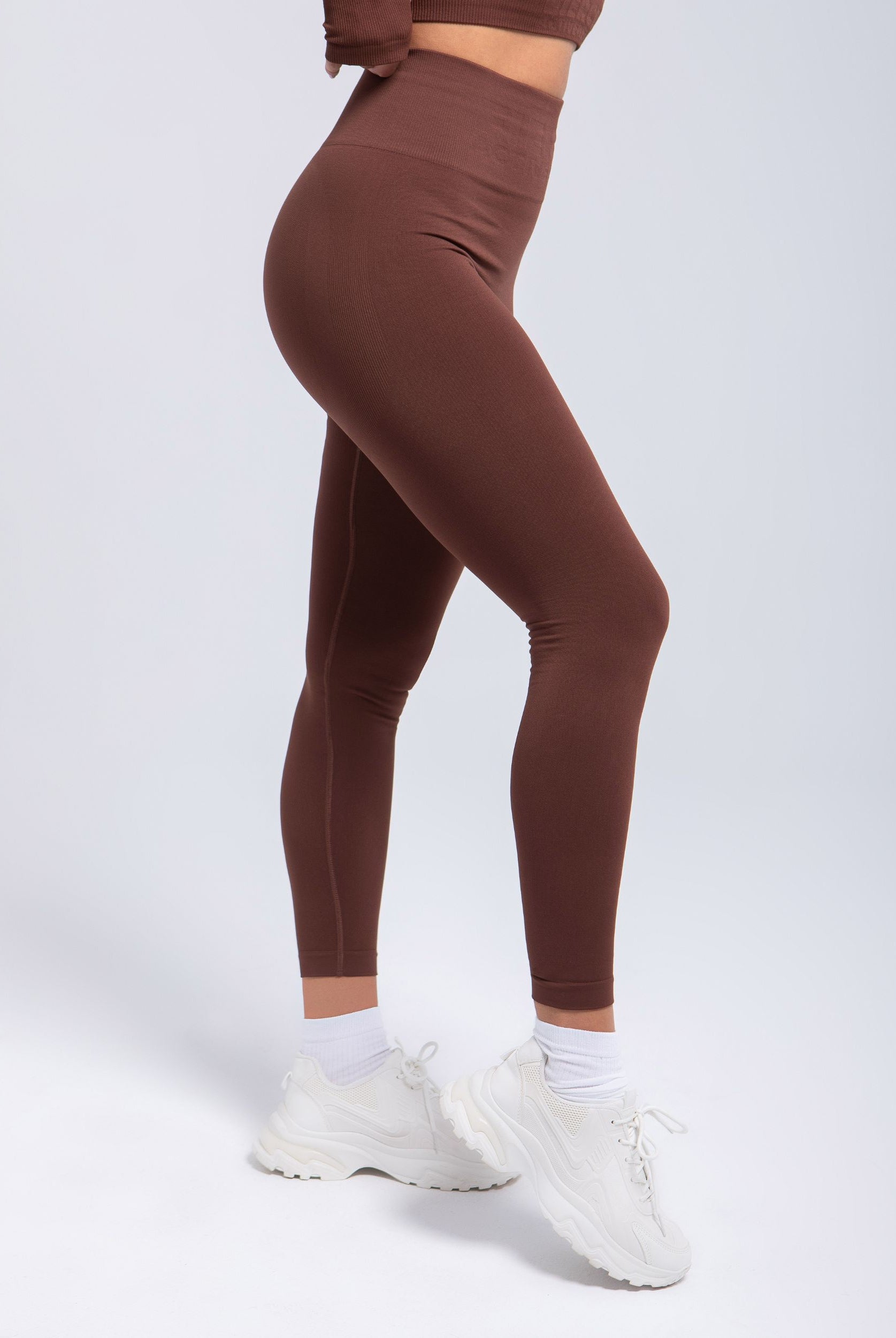 Second Skin shaping legging — seamless compressive