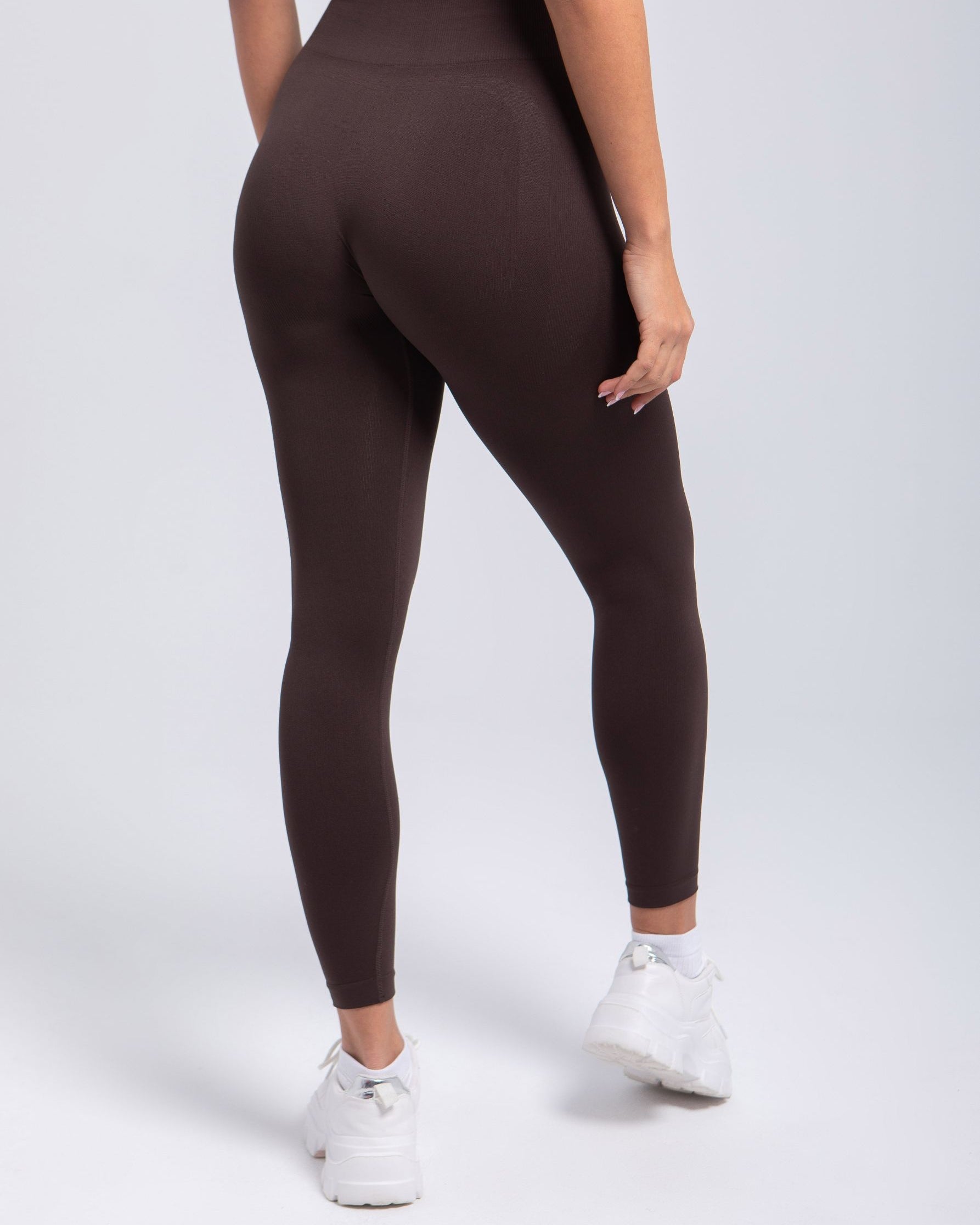 Second Skin shaping legging — seamless compressive