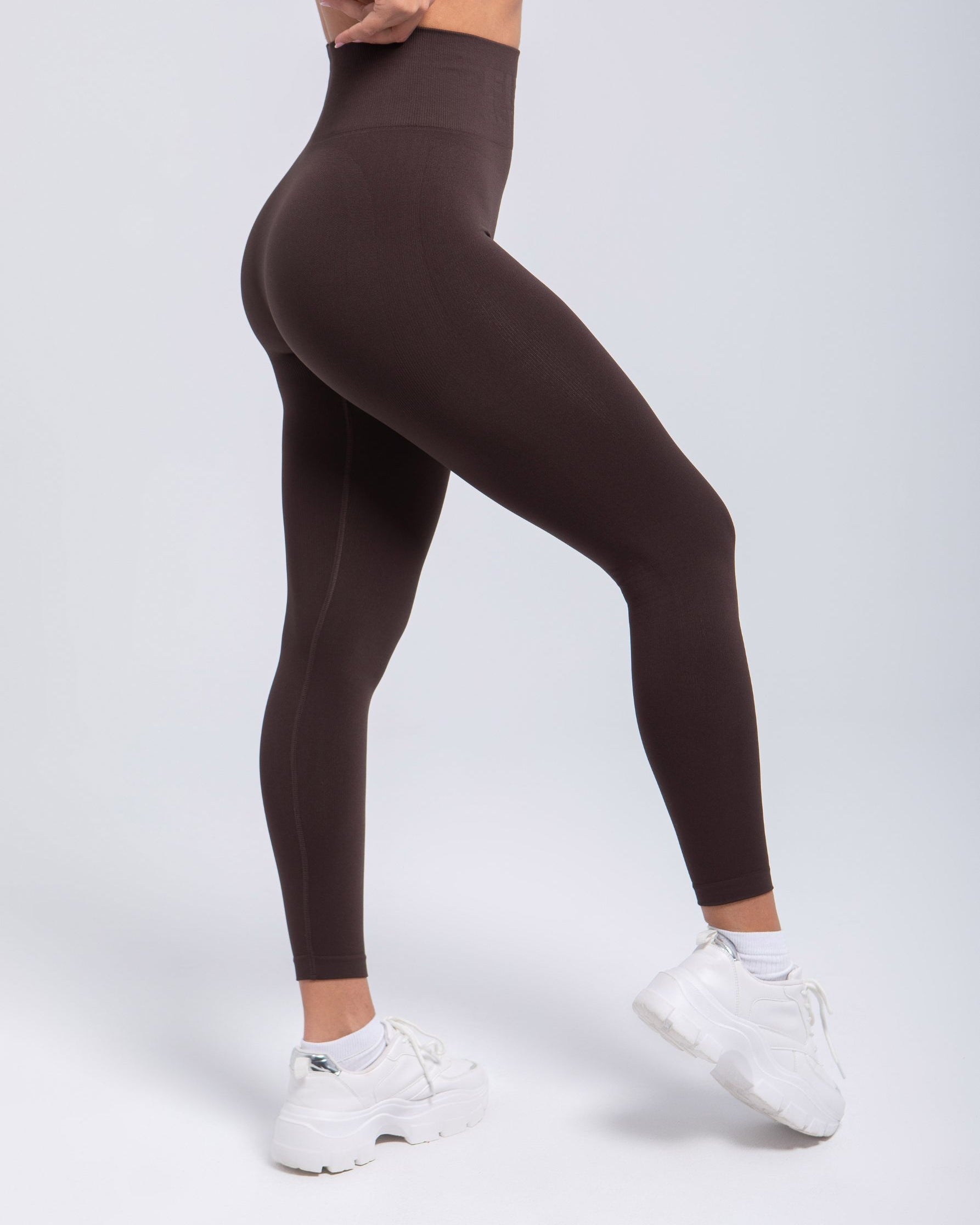 Second Skin shaping legging — seamless compressive