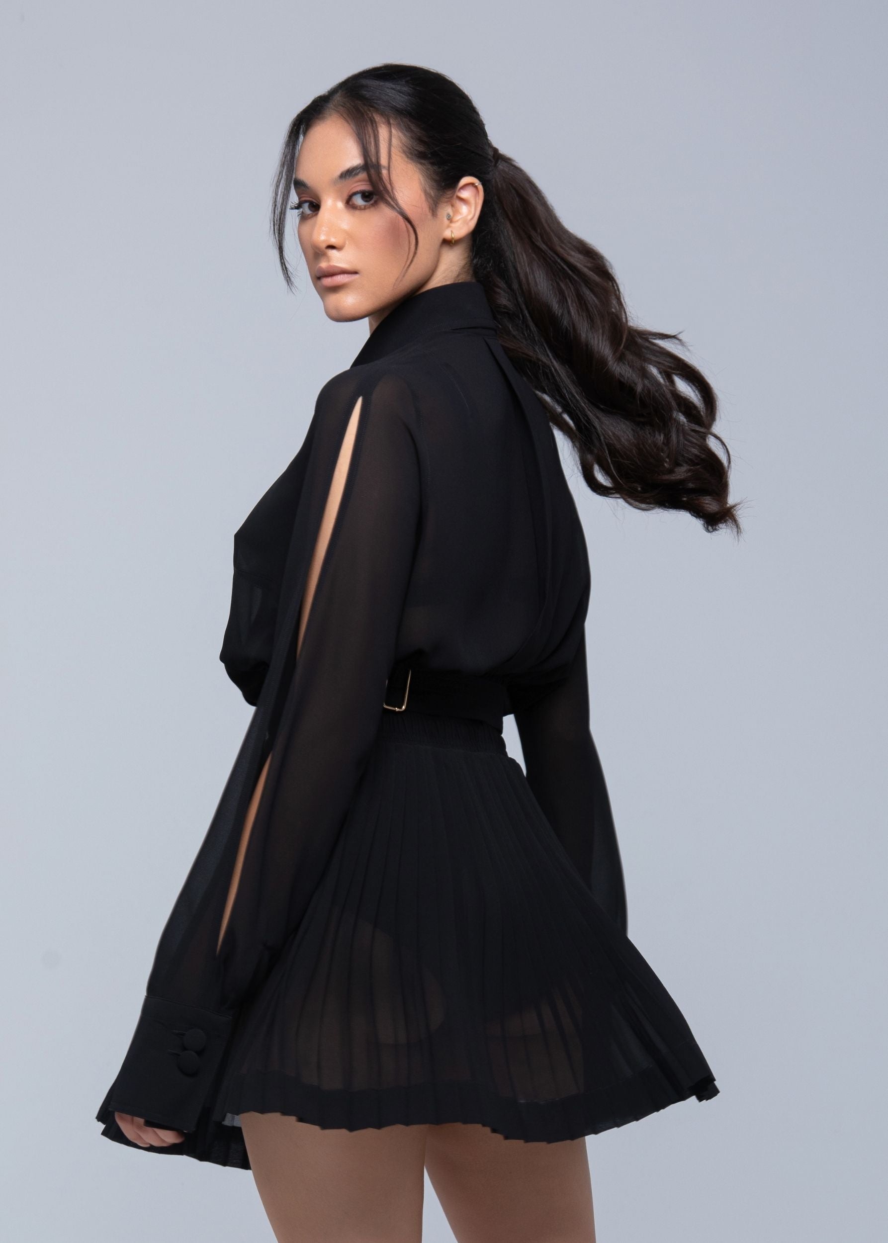 Sheer mini skirt with pleated lightweight fabric and one-side slit