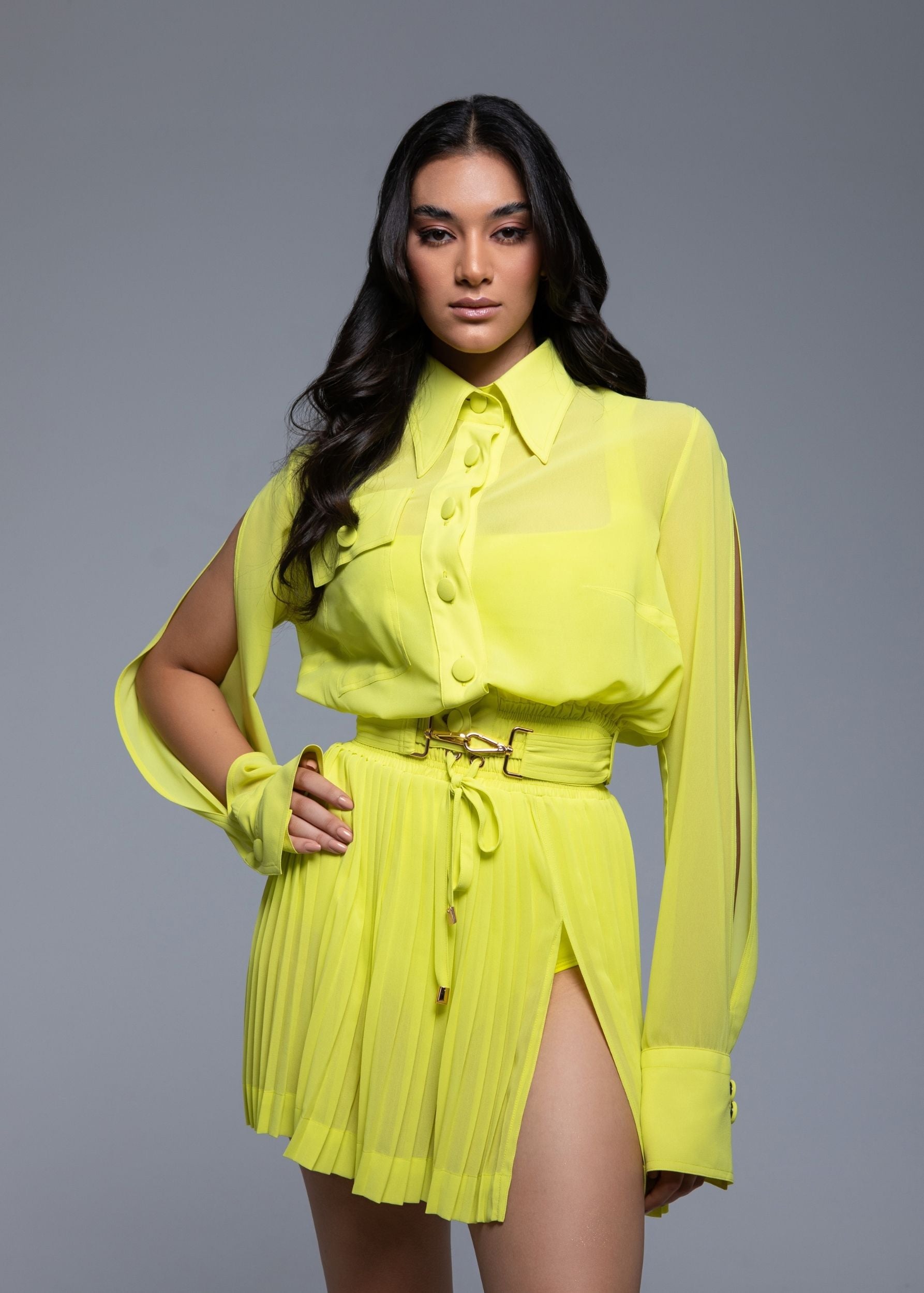 Sheer mini skirt with pleated lightweight fabric and one-side slit