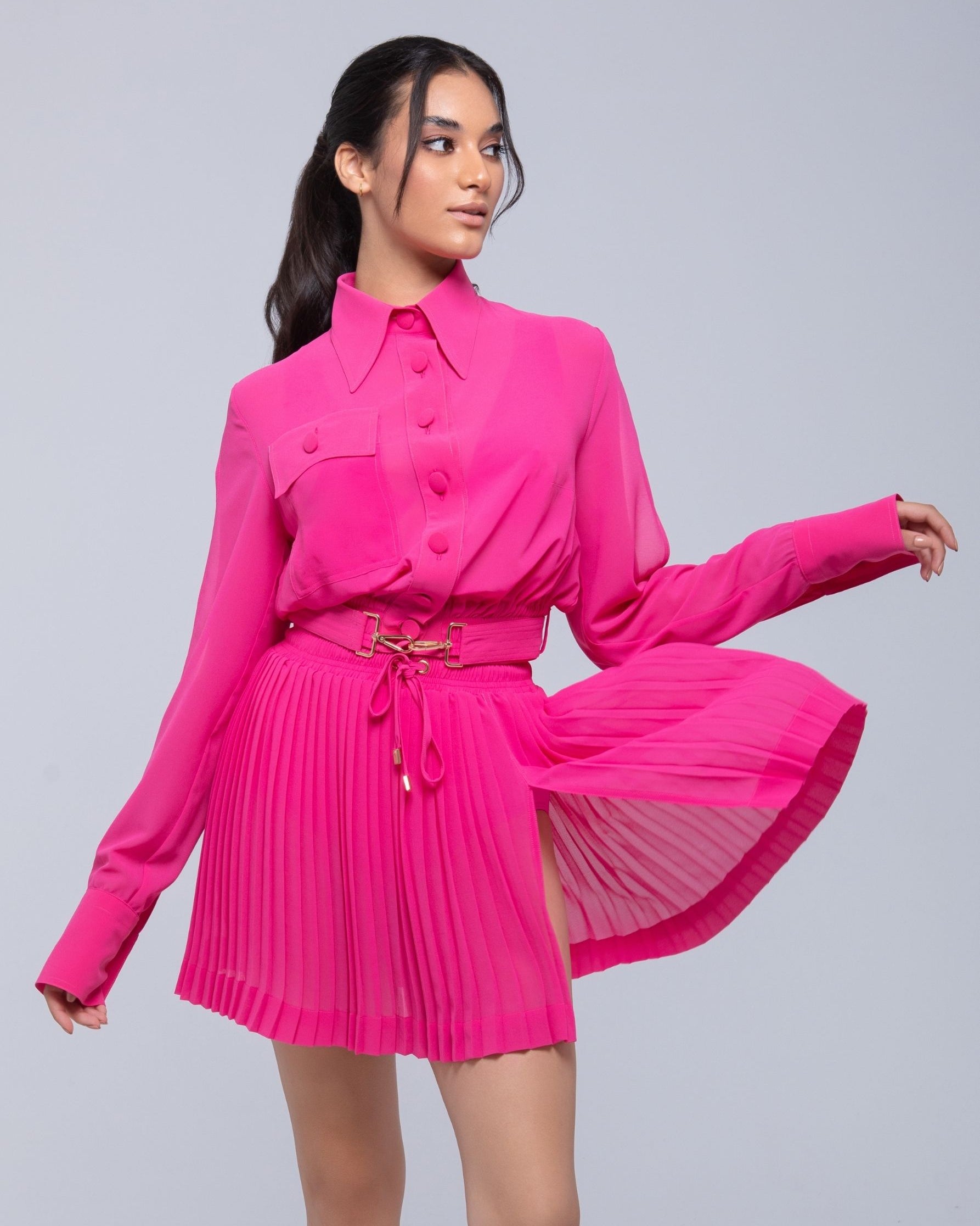 Sheer mini skirt with pleated lightweight fabric and one-side slit