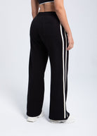 Women’s wide-leg fleece pants with side stripe detail