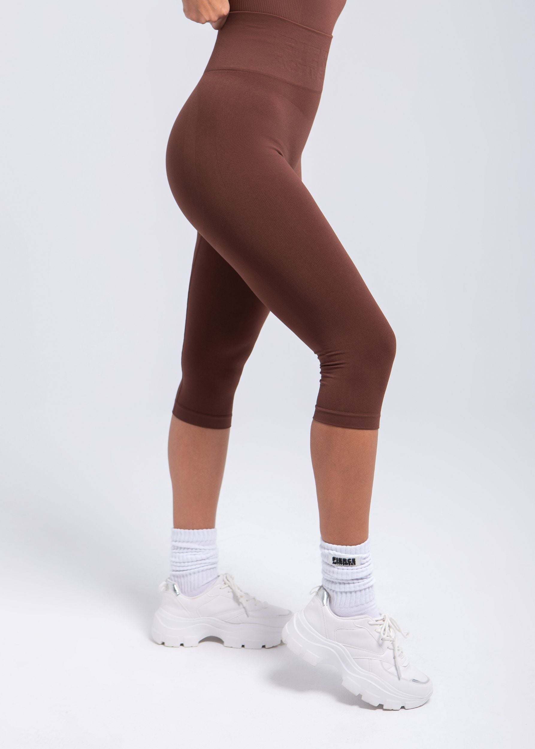 Second Skin Shaping Capri Leggings | Seamless Sculpt Fit