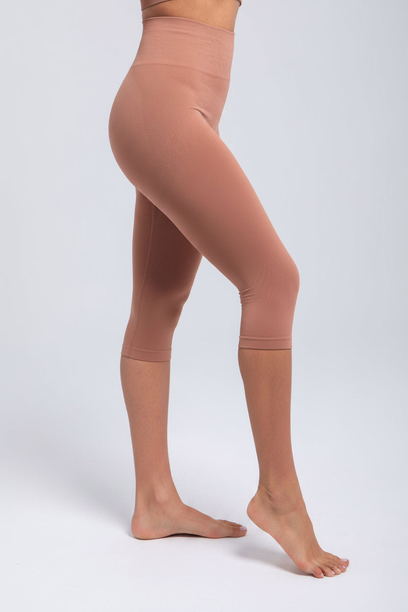 Second Skin Shaping Capri Leggings | Seamless Sculpt Fit