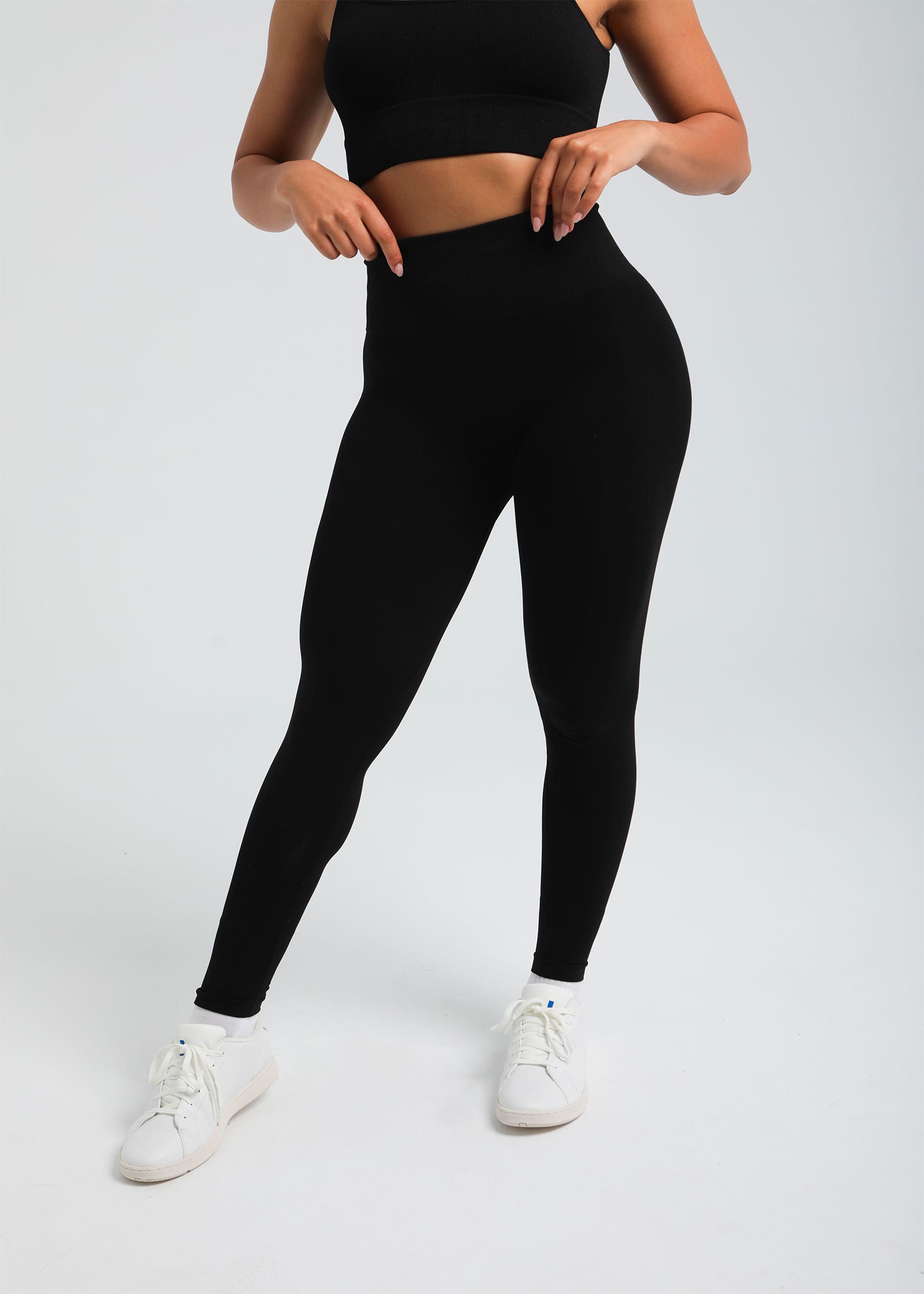 Second Skin shaping legging — seamless compressive