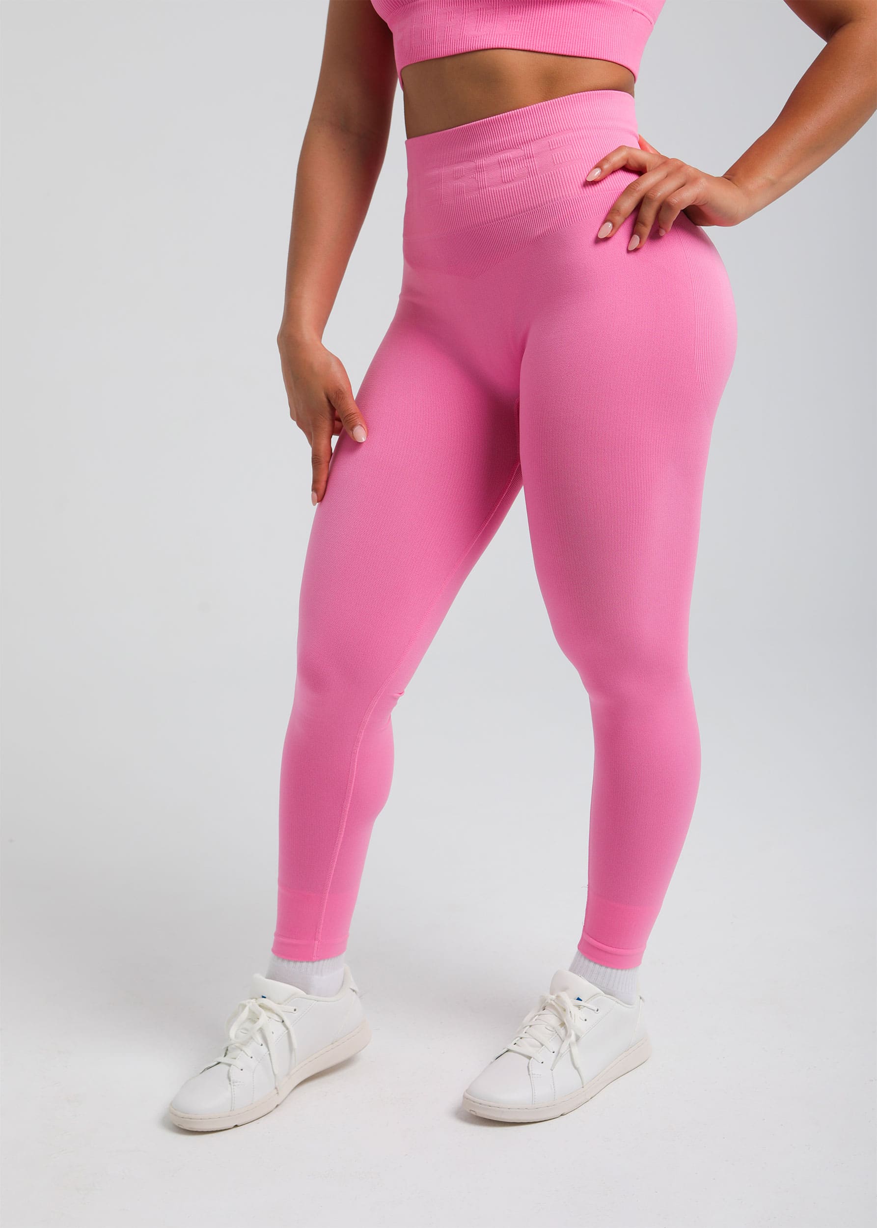 Second Skin shaping legging — seamless compressive