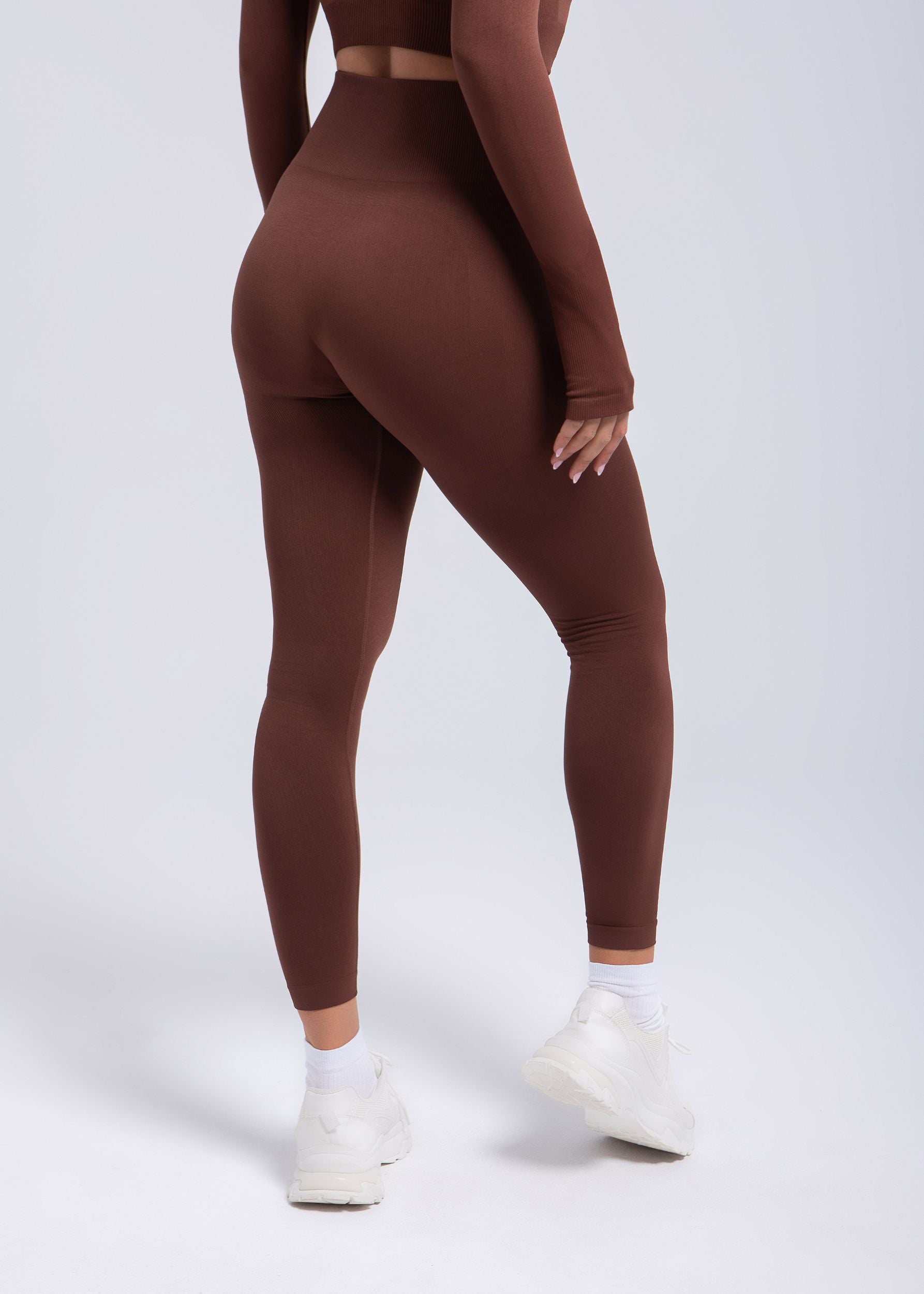 Second Skin shaping legging — seamless compressive