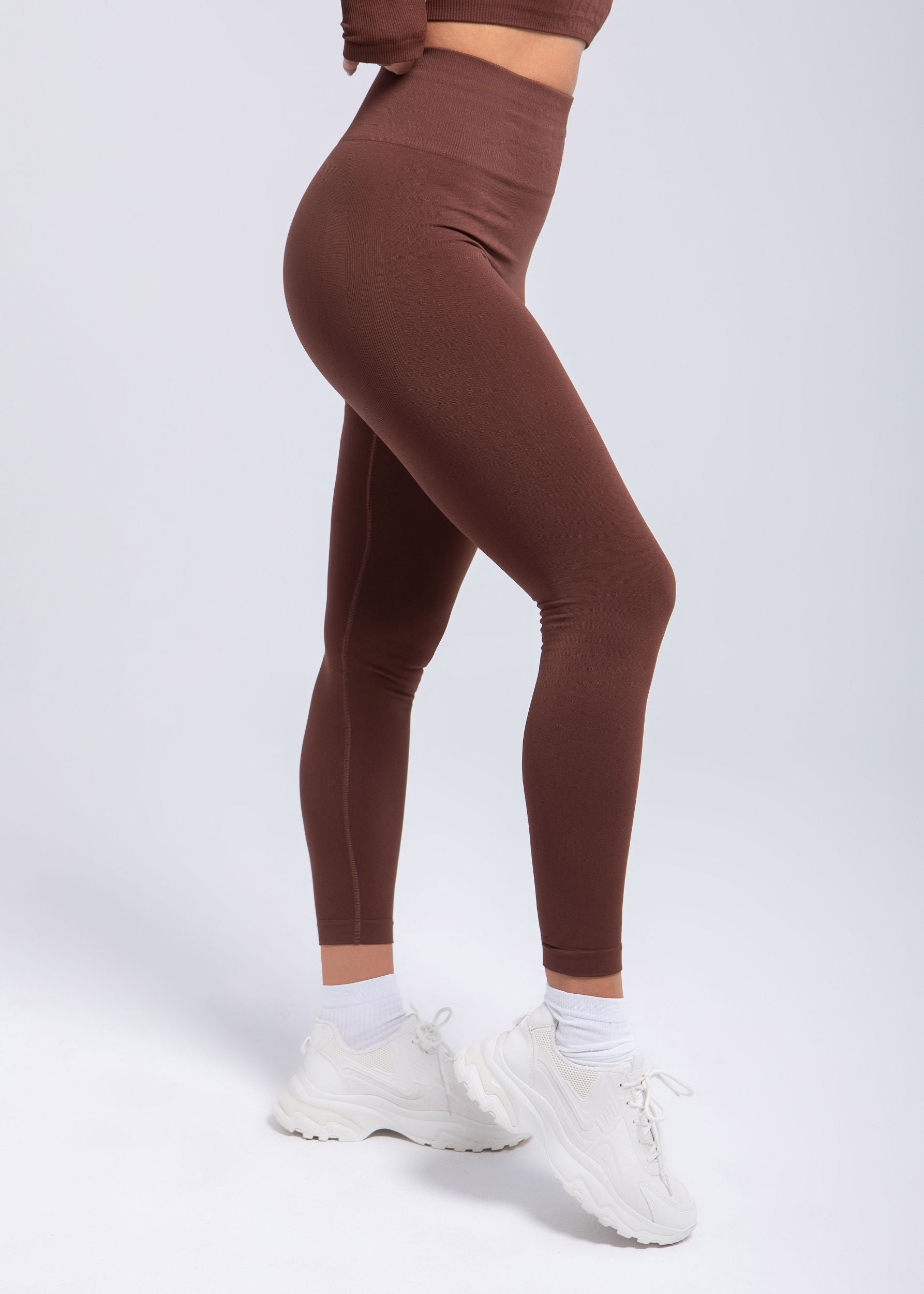 Second Skin shaping legging — seamless compressive