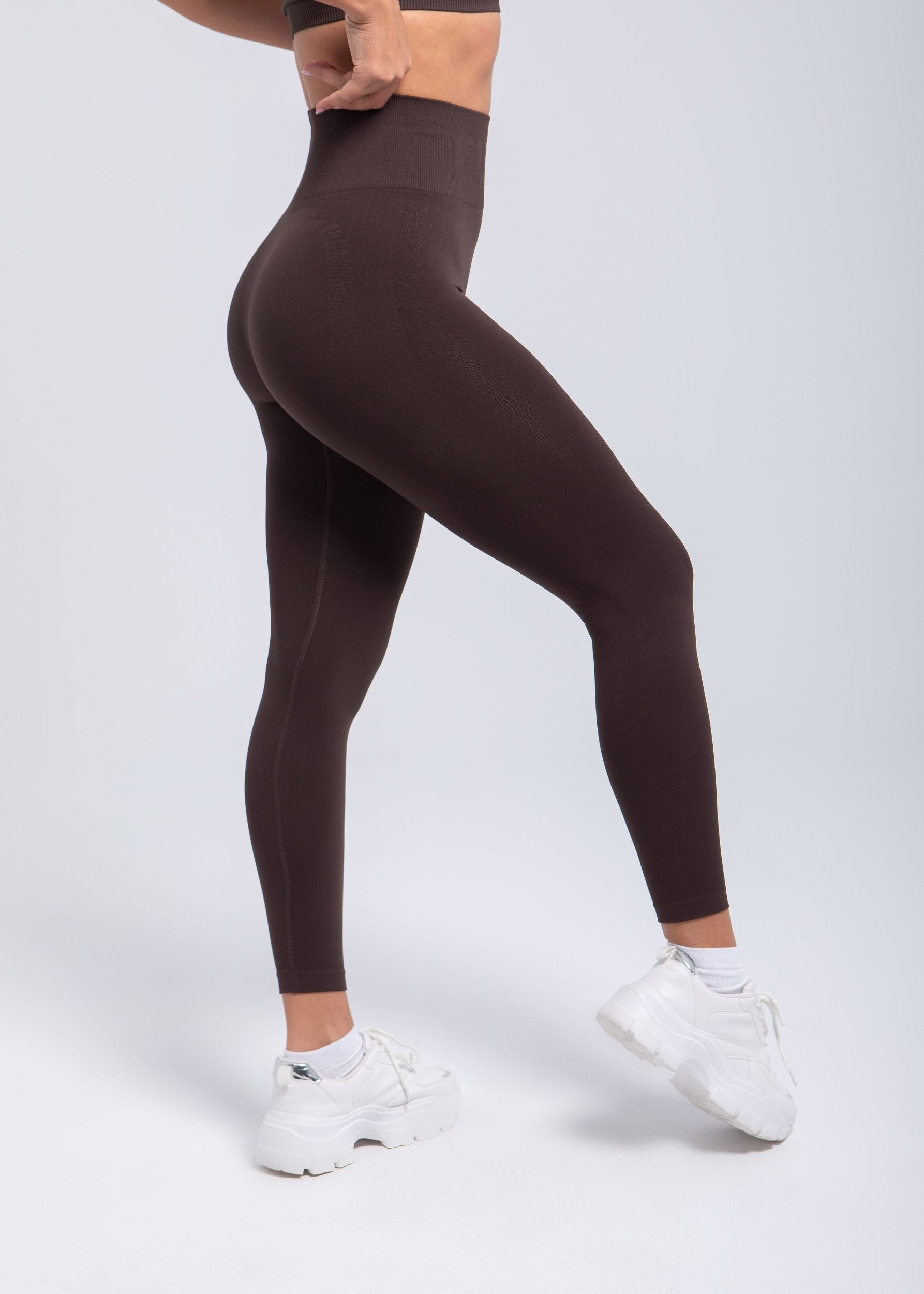 Second Skin shaping legging — seamless compressive