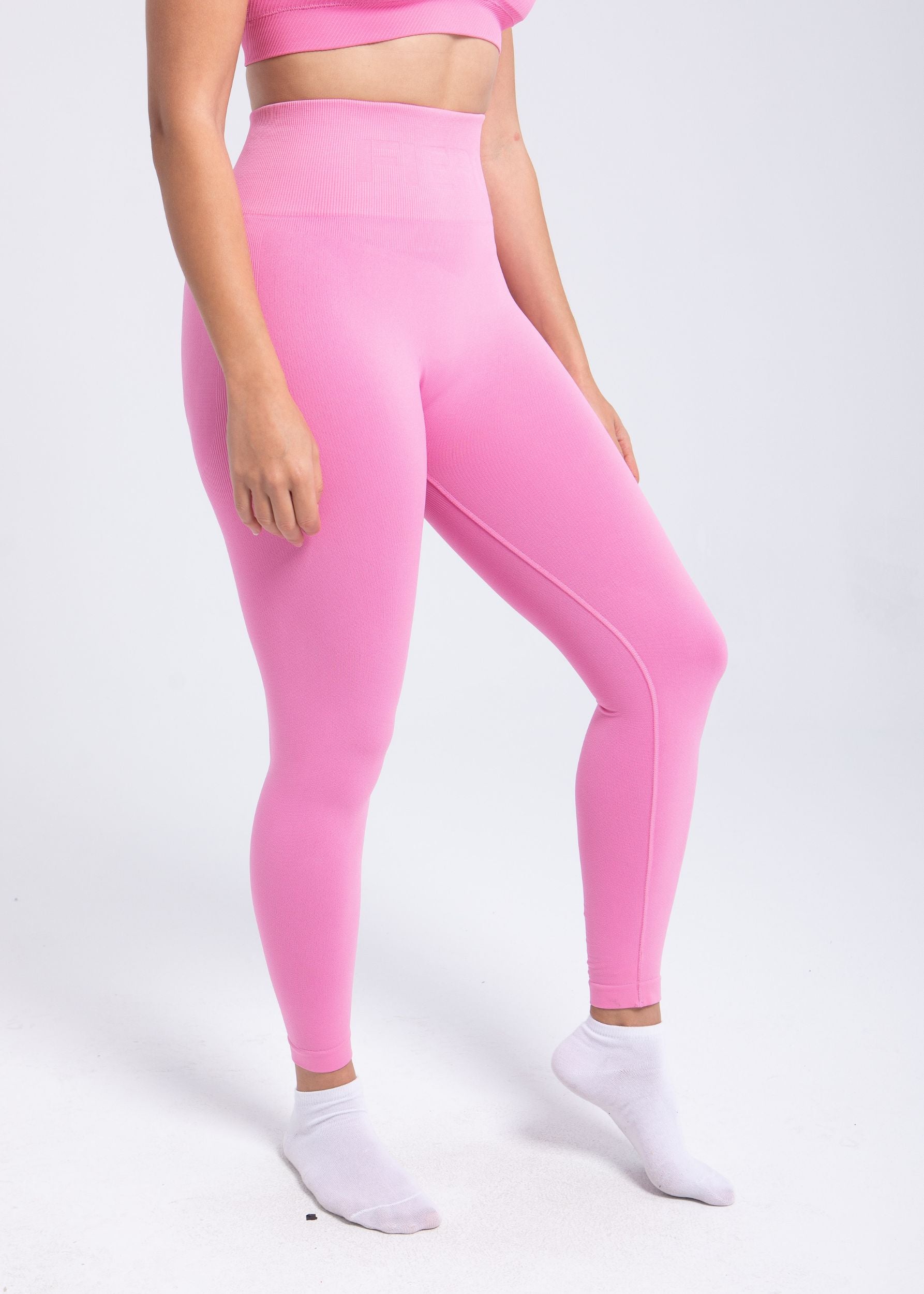Second Skin shaping legging — seamless compressive